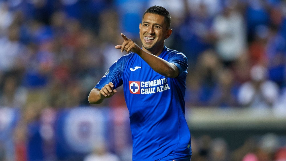 Elías festeja una anotación con Cruz Azul