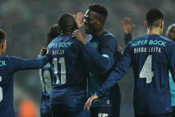 Marega y Mbemba celebrando una anotación