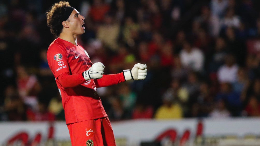 Guillermo Ochoa en el partido entre Veracruz y América