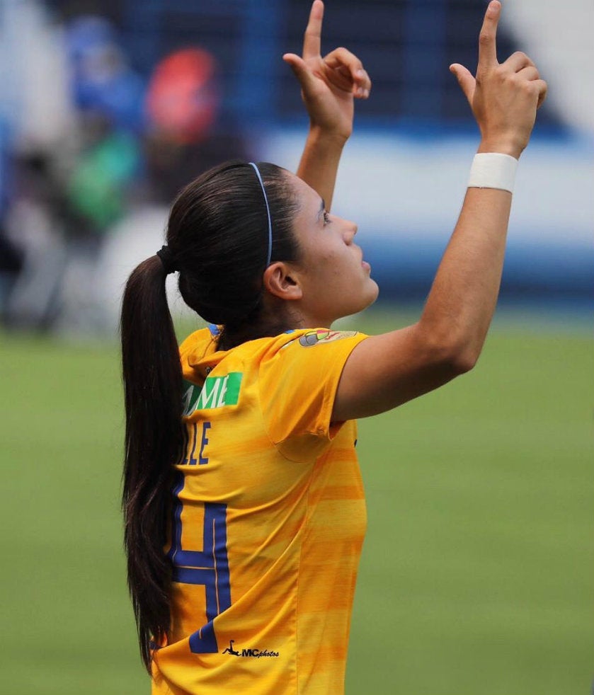 Jacqueline Ovalle antes de un partido con Tigres Femenil