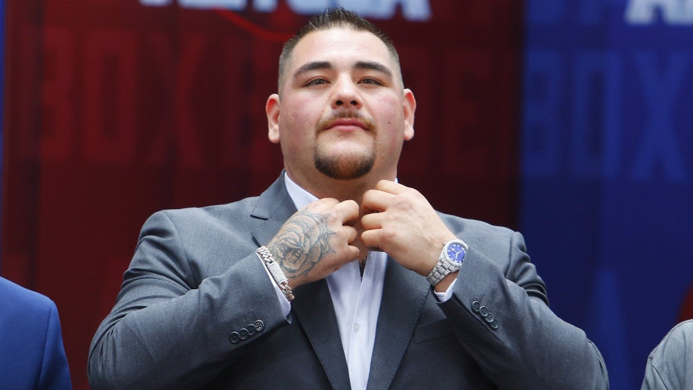 Andy Ruiz en una conferencia en TV Azteca