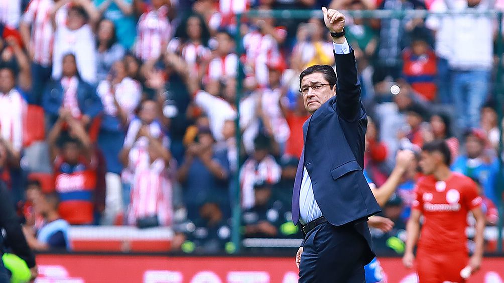 Luis Fernando Tena en un partido con Chivas