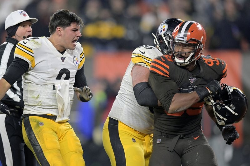 Mason Rudolph se pelea con Myles Garrett