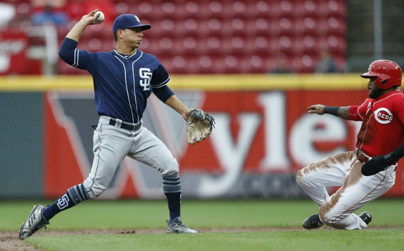 Urías en partido de beisbol