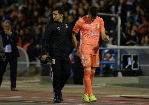 Nahuel Guzmán sale lesionado del duelo ante FC Juárez