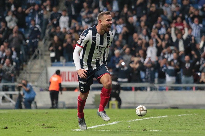 Vincent Janssen festeja su gol contra Santos