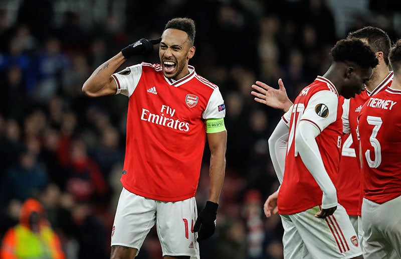 Pierre Emerick Aubameyang celebra su gol contra el Frankfurt