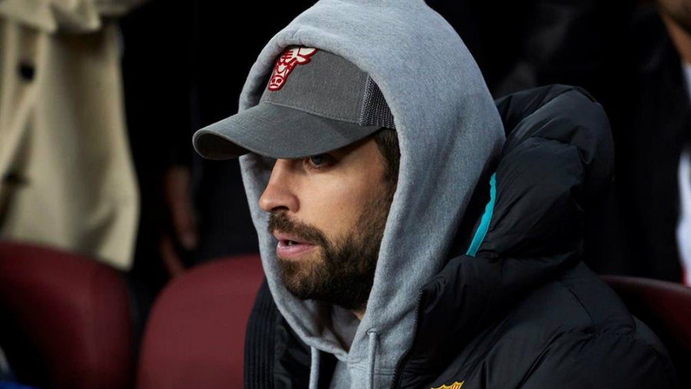 Piqué observa el juego ante el Dortmund desde la grada