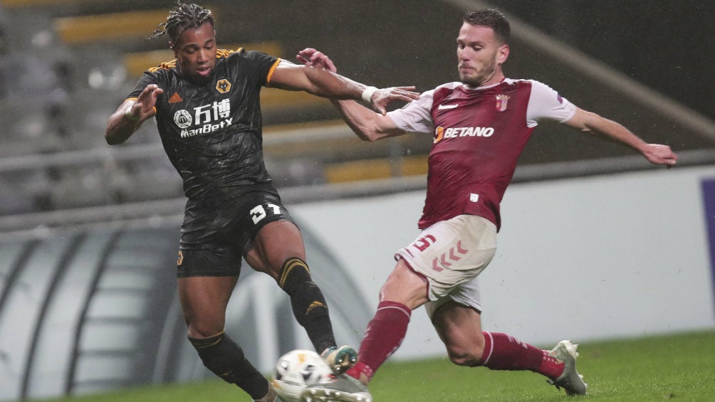 Adama Traoré Diarra, en la disputa del balón en el juego ante el Braga