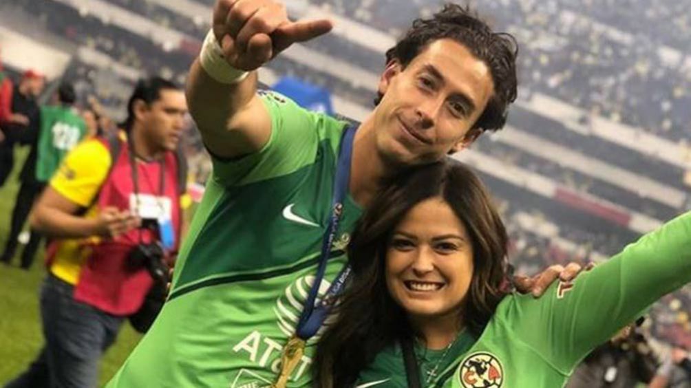 Oscar Jiménez junto a su esposa Mariana Echeverría