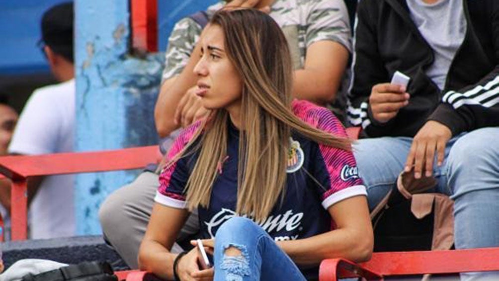 Michelle González en la tribuna durante un partido