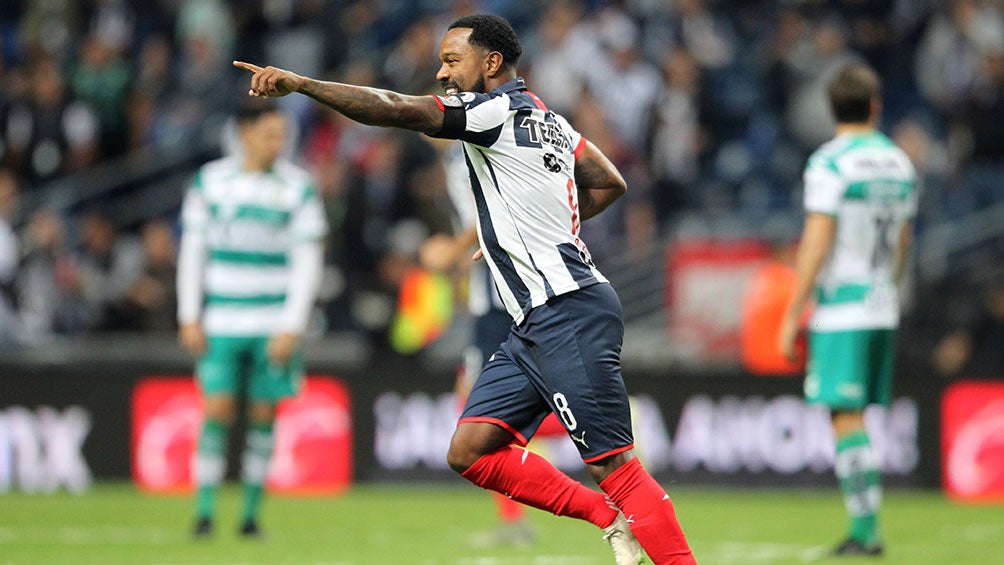 Dorlan Pabón celebra su primer gol contra Santos