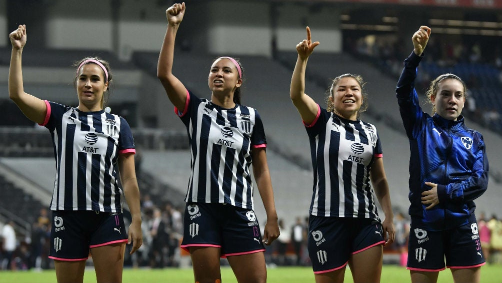 Jugadoras de Monterrey antes de un partido