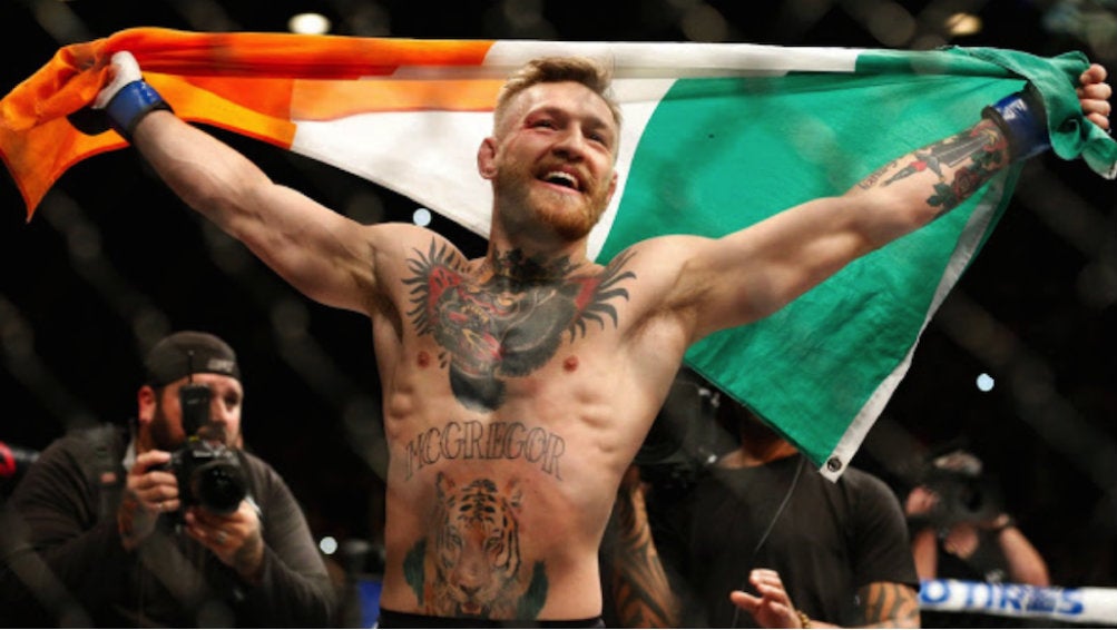 Conor McGregor celebrando una victoria 