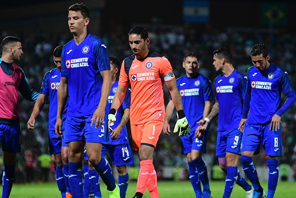 Jugadores de Cruz Azul al final de un partido