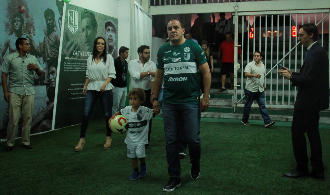 Cuauhtémoc Blanco y su hijo Roberto en el Estadio Agustín Coruco Díaz.