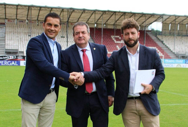 Tino Saqués en presentación con el CD Lugo