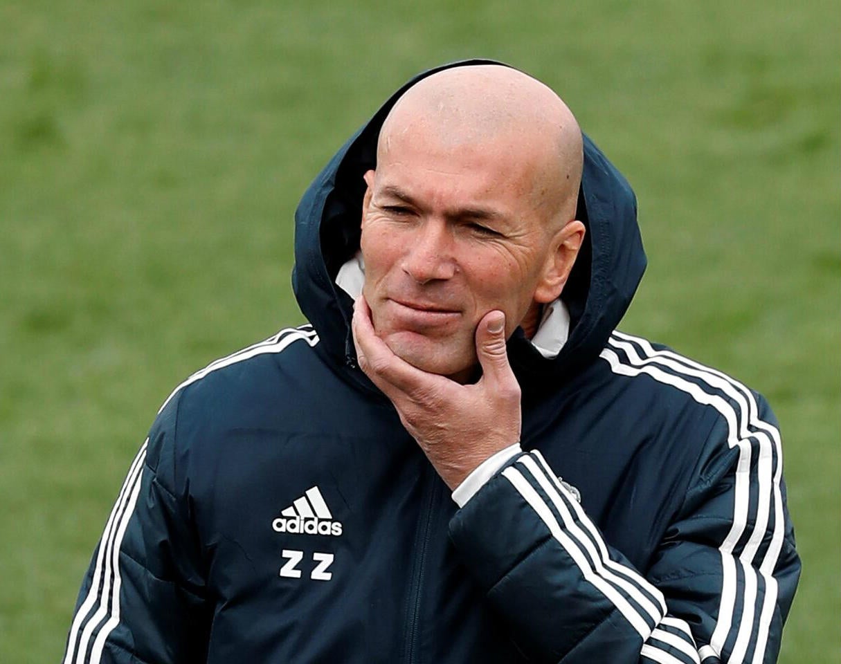 Zinedine Zidane en entrenamiento con el Real Madrid