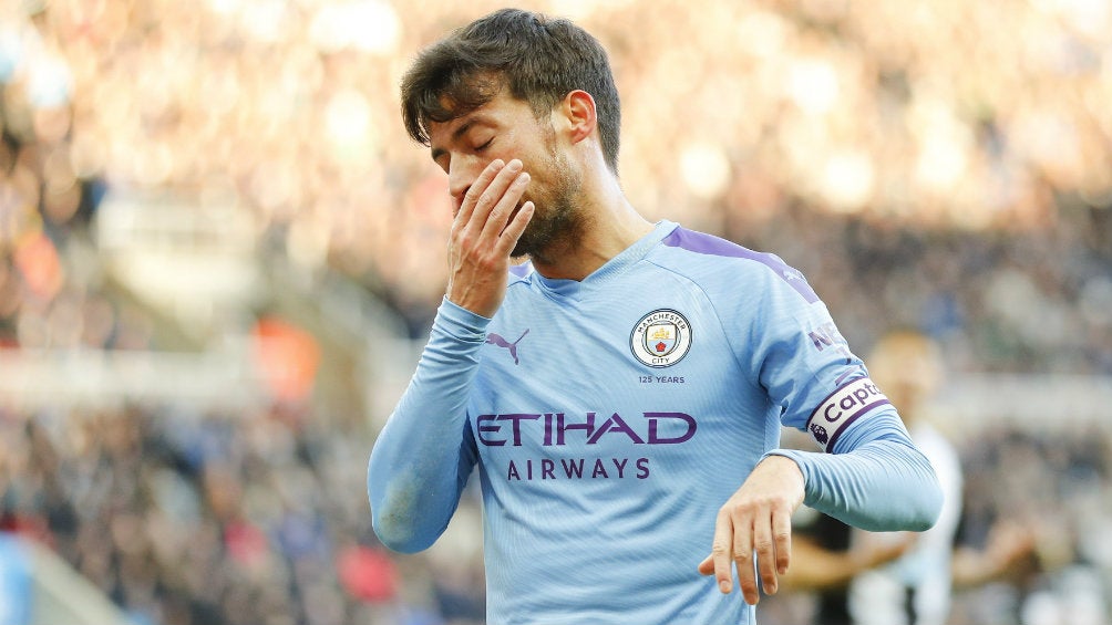 David Silva lamenta una ocasión con el Manchester City