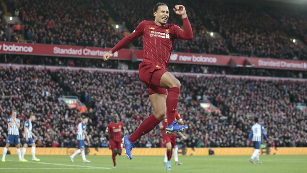 Virgil van Dijk festeja tras doblete