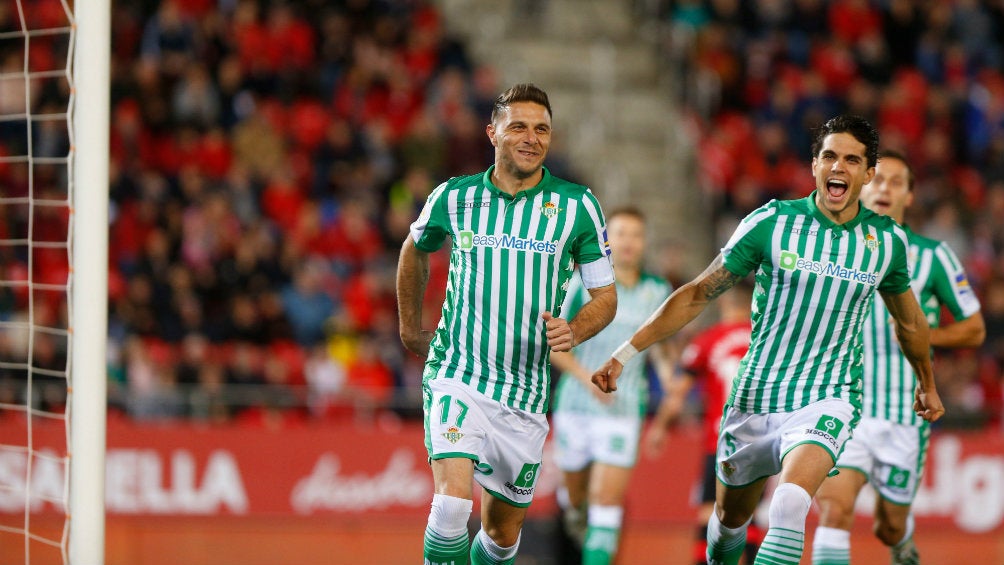 Joaquín Rodríguez festejando el primer gol del partido