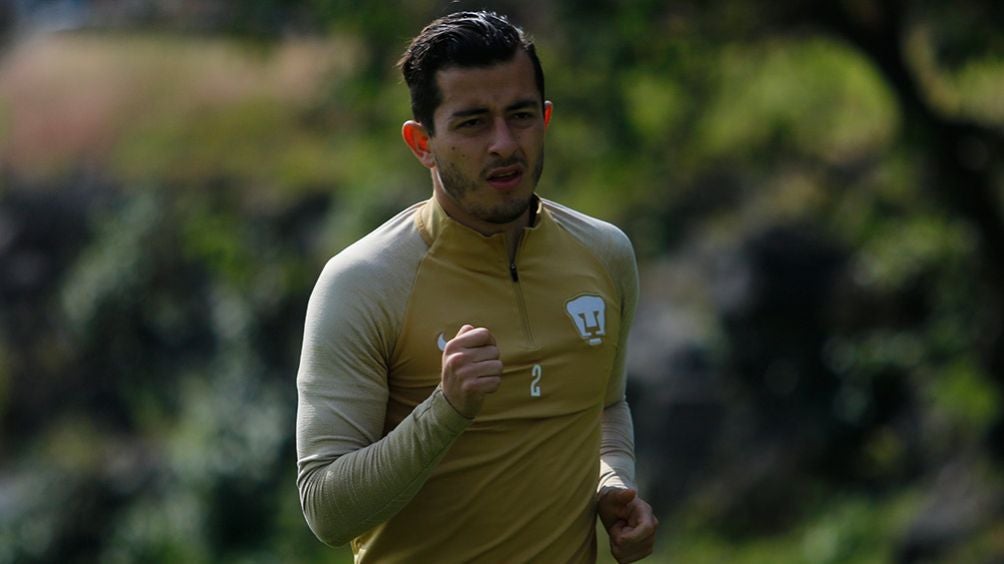 Alan Mozo en un entrenamiento con Pumas