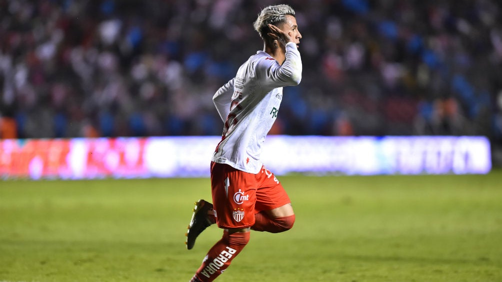 Chicote Calderón celebrando gol