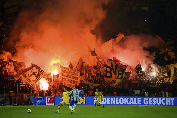 Acción en el Borussia Dortmund vs Hertha Berlín