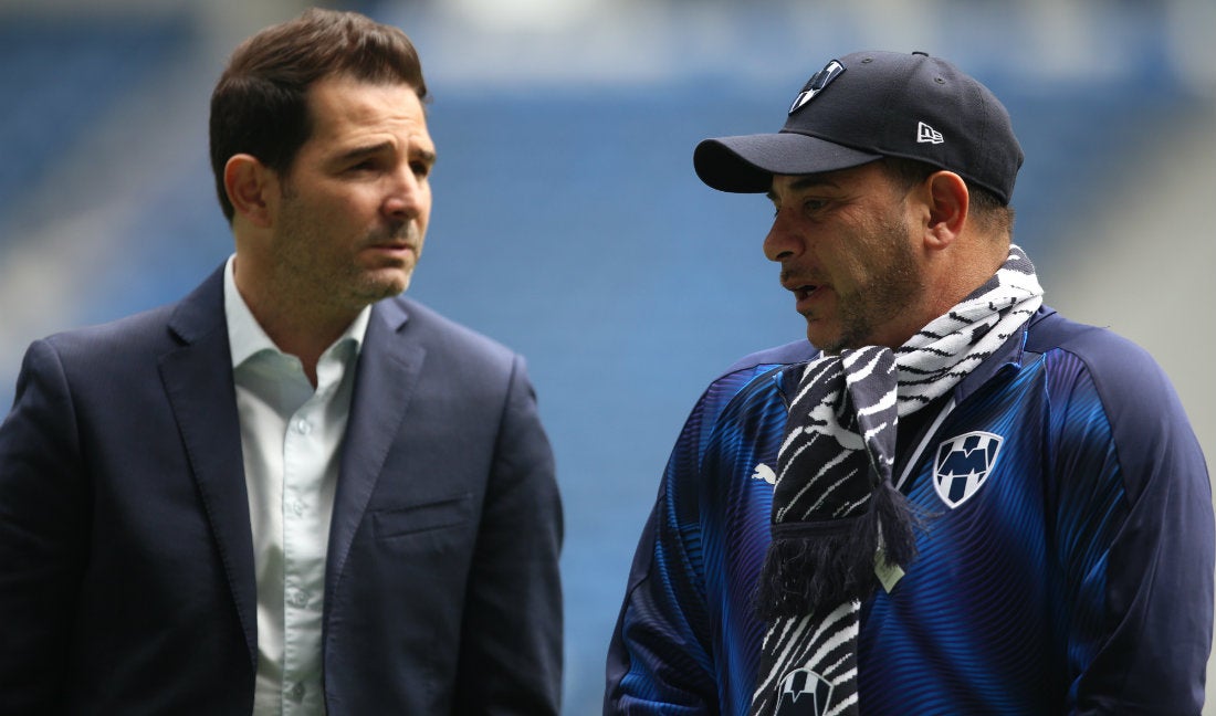 Duilio Davino con Antonio Mohamed en su presentación