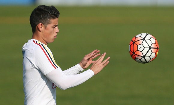 James Rodríguez en un entrenamiento con el Real Madrid