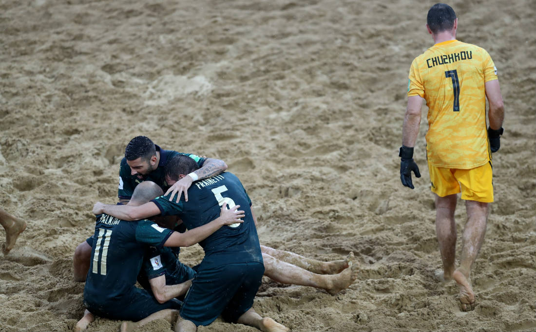 Jugadores italianos celebrando el pase a la Final del Mundial de Playa