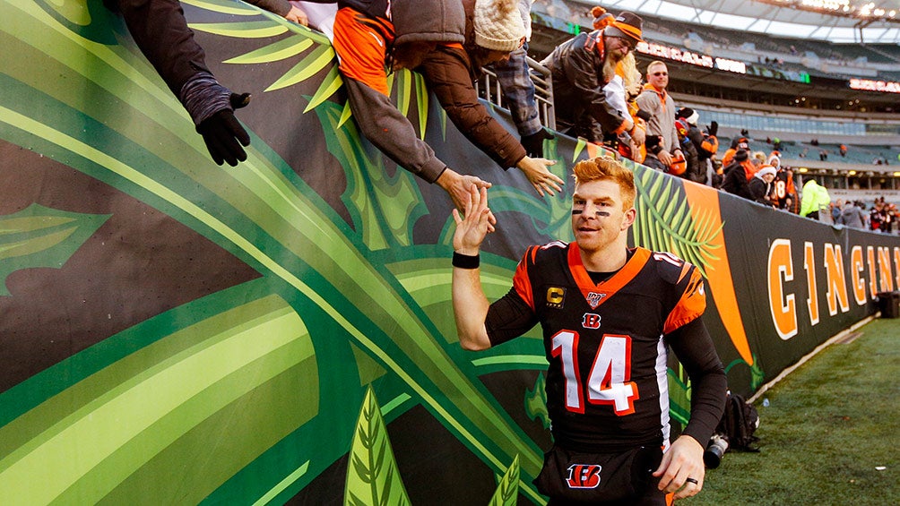 Dalton festeja con los fans el primer triunfo de Bengals