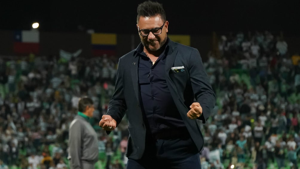 Antonio Mohamed en el partido entre Santos y Monterrey