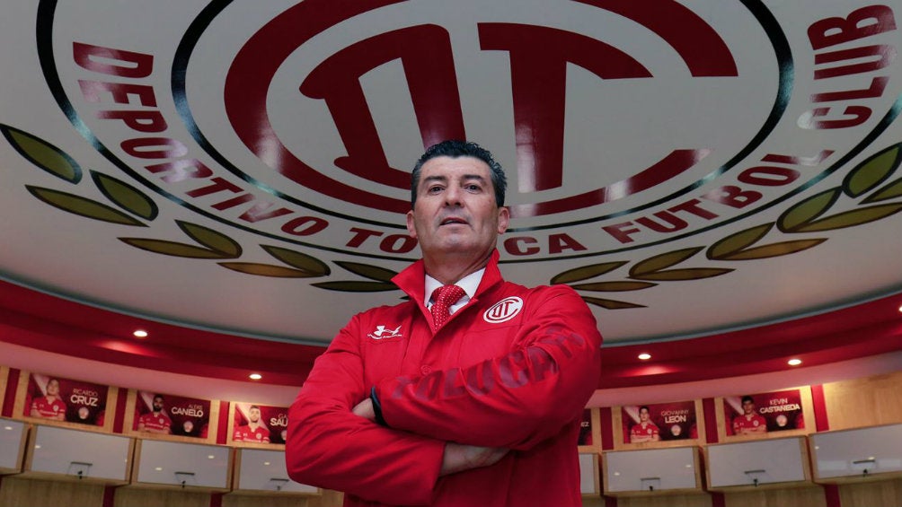 Chepo de la Torre, presentado con Toluca