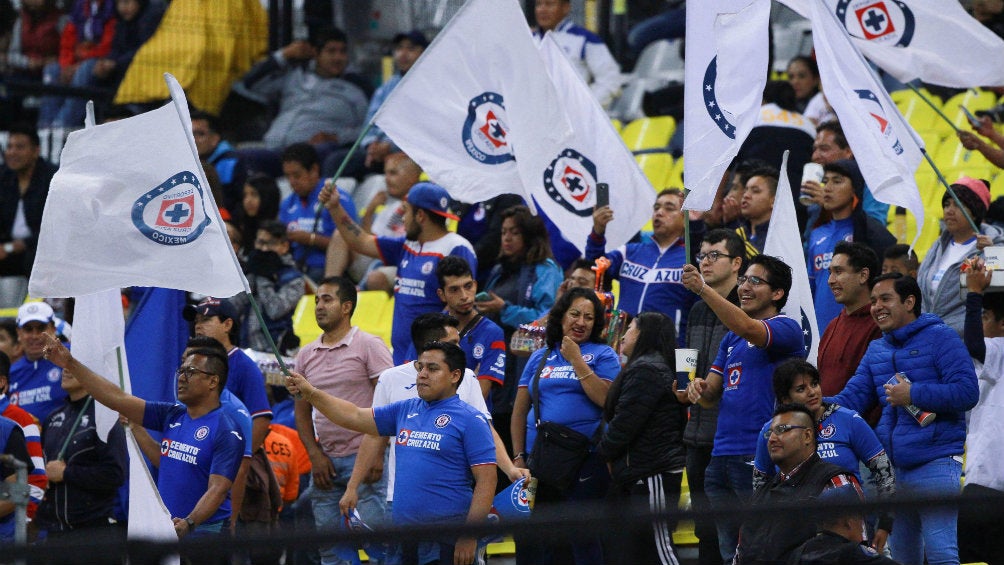 Afición celeste en el Estadio Azteca