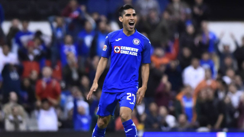 José Madueña en el partido entre Cruz Azul y León