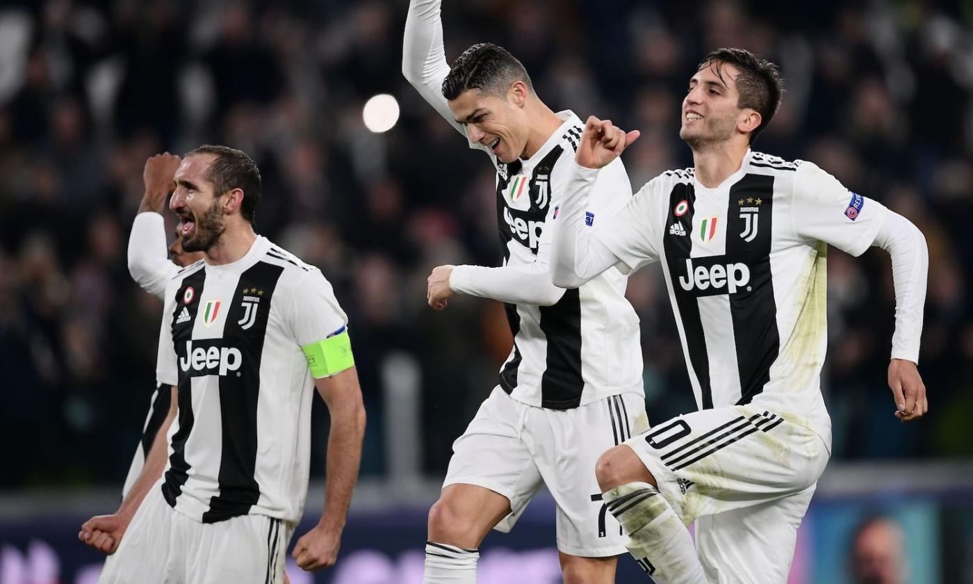 Jugadores de la Juve festejan anotación de Cristiano