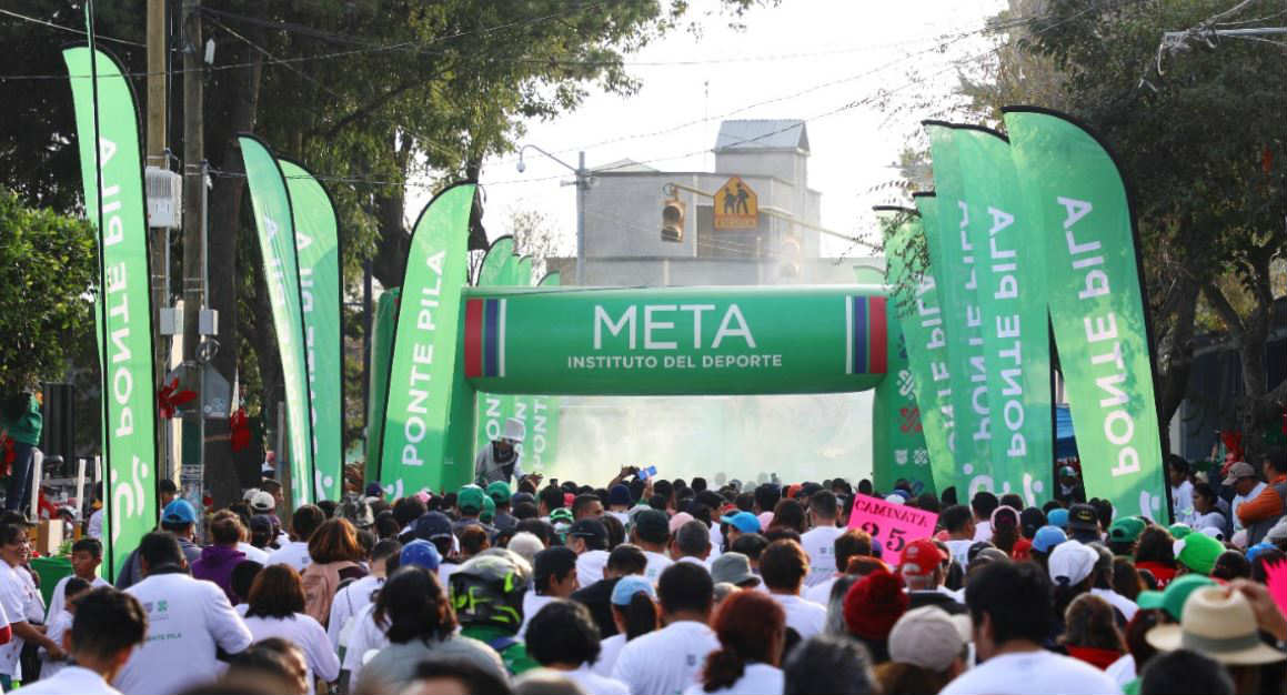 Corredores llegan a la meta 