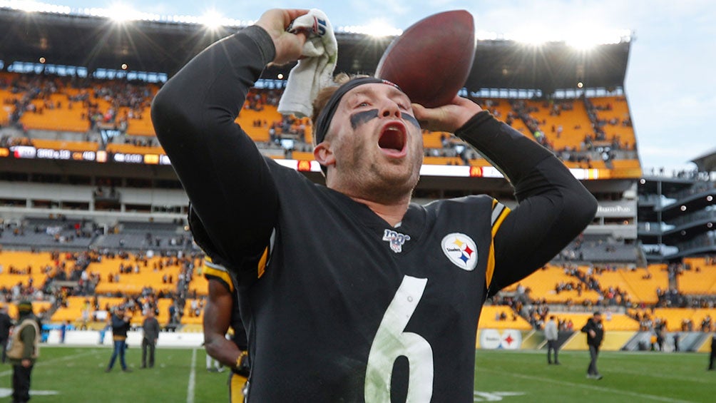 Devlin Hodges celebra el triunfo de Steelers ante Cleveland