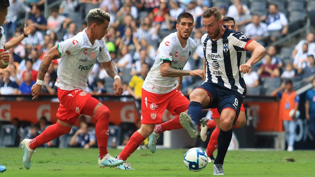 Vincent Janssen, en el juego entre Rayados y Necaxa de la J9 del A2019