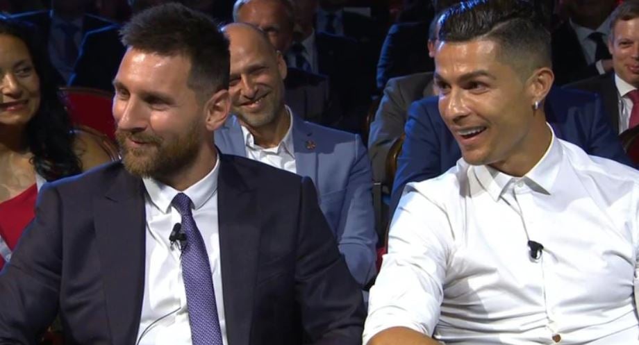 Messi y Ronaldo durante una entrega de premiación