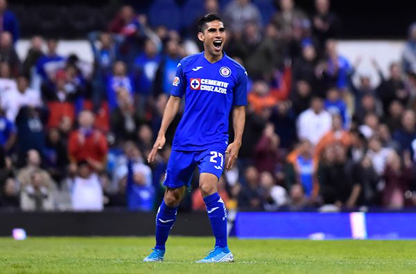 José Madueña en un partido con Cruz Azul