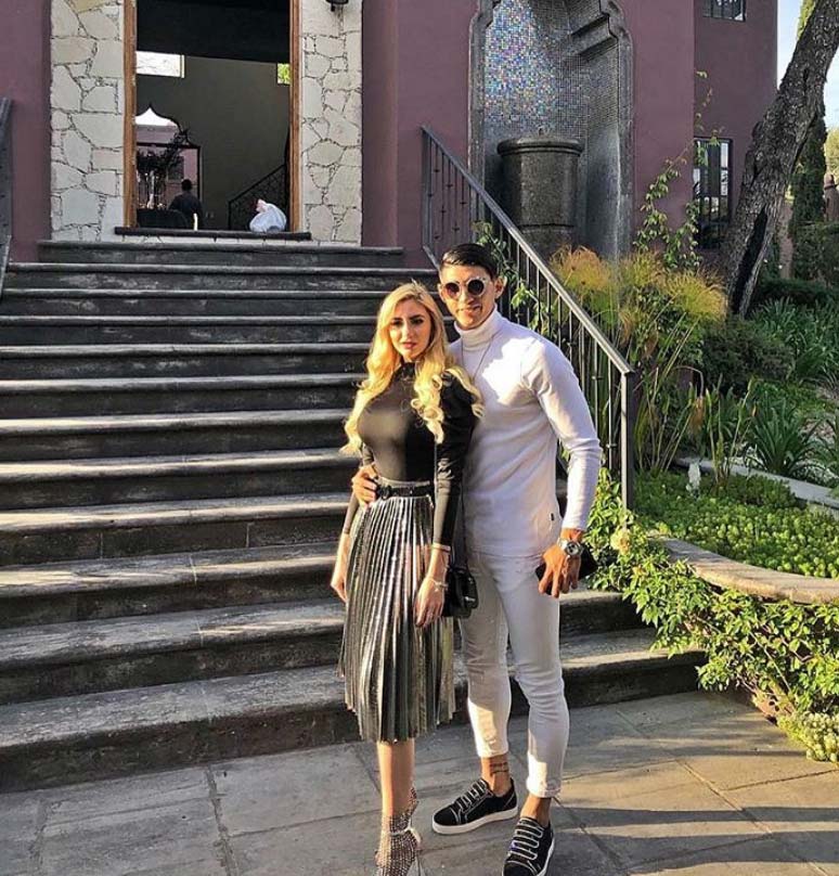 Ileana Salas y Alan Pulido durante un paseo