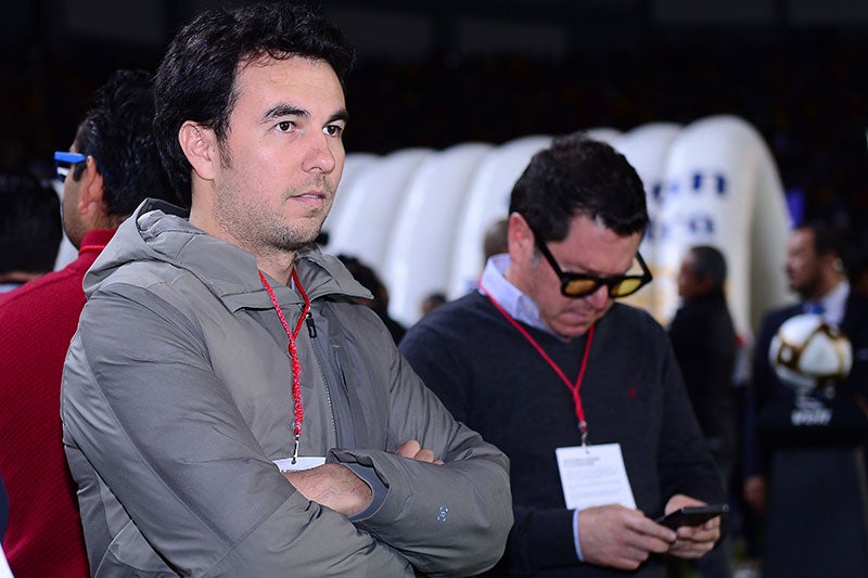 Checo Pérez, en la cancha previo al juego vs Monarcas