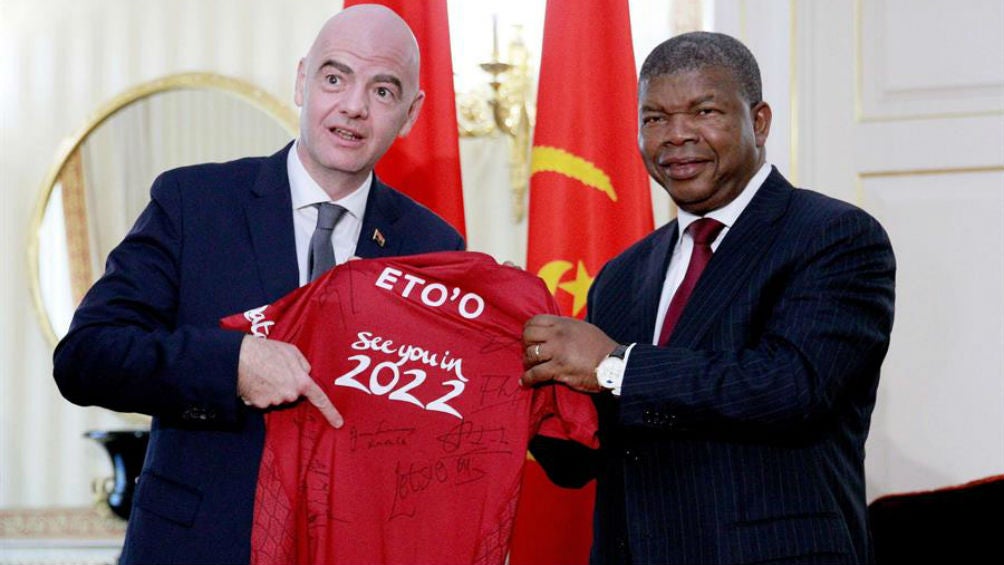 Infantino en una vista a Angola 