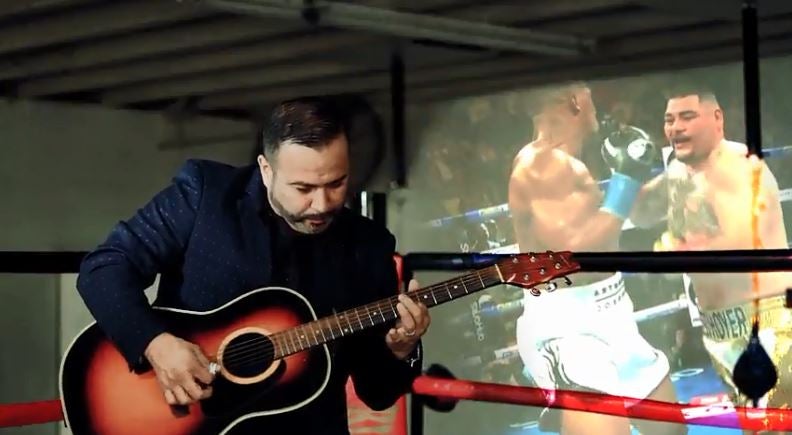 Andy Reyna en el video del corrido de Andy Ruiz