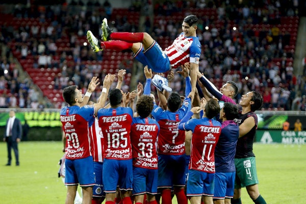 Chivas en festejo con Alan Pulido