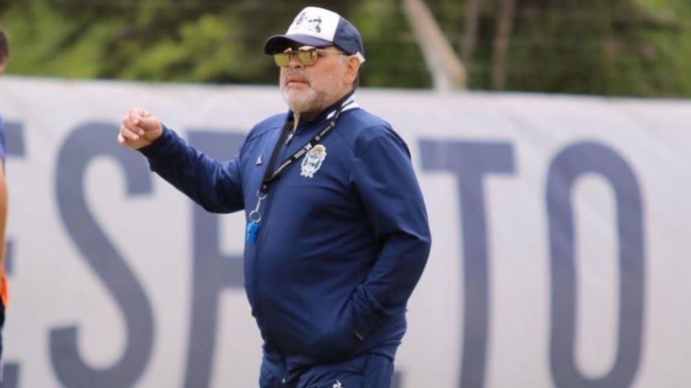 Maradona en un entrenamiento con Gimnasia y Esgrima La Plata