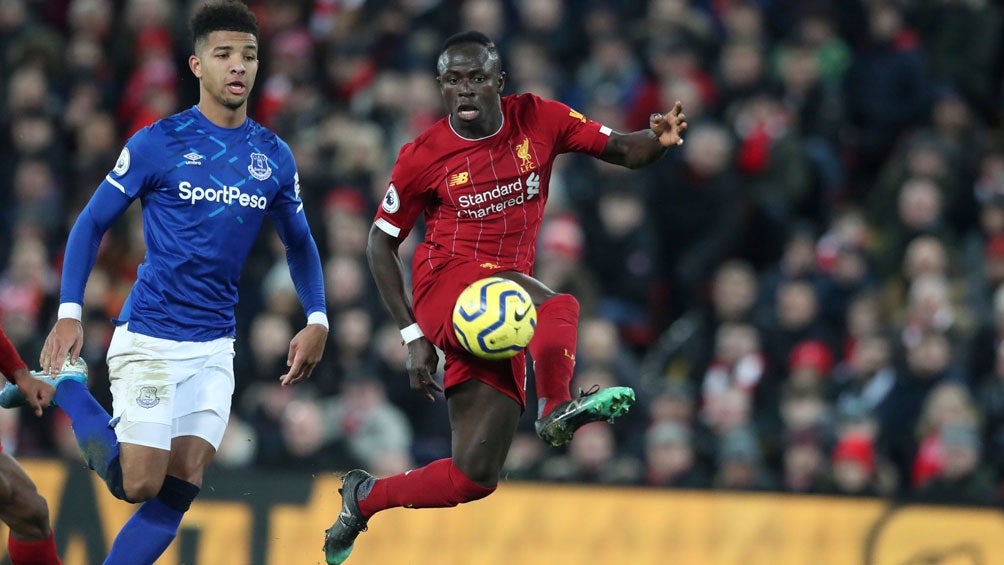 Sadio Mané durante un duelo con el Liverpool en Premier 