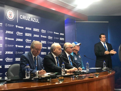 La gente de Cruz Azul en la conferencia de prensa